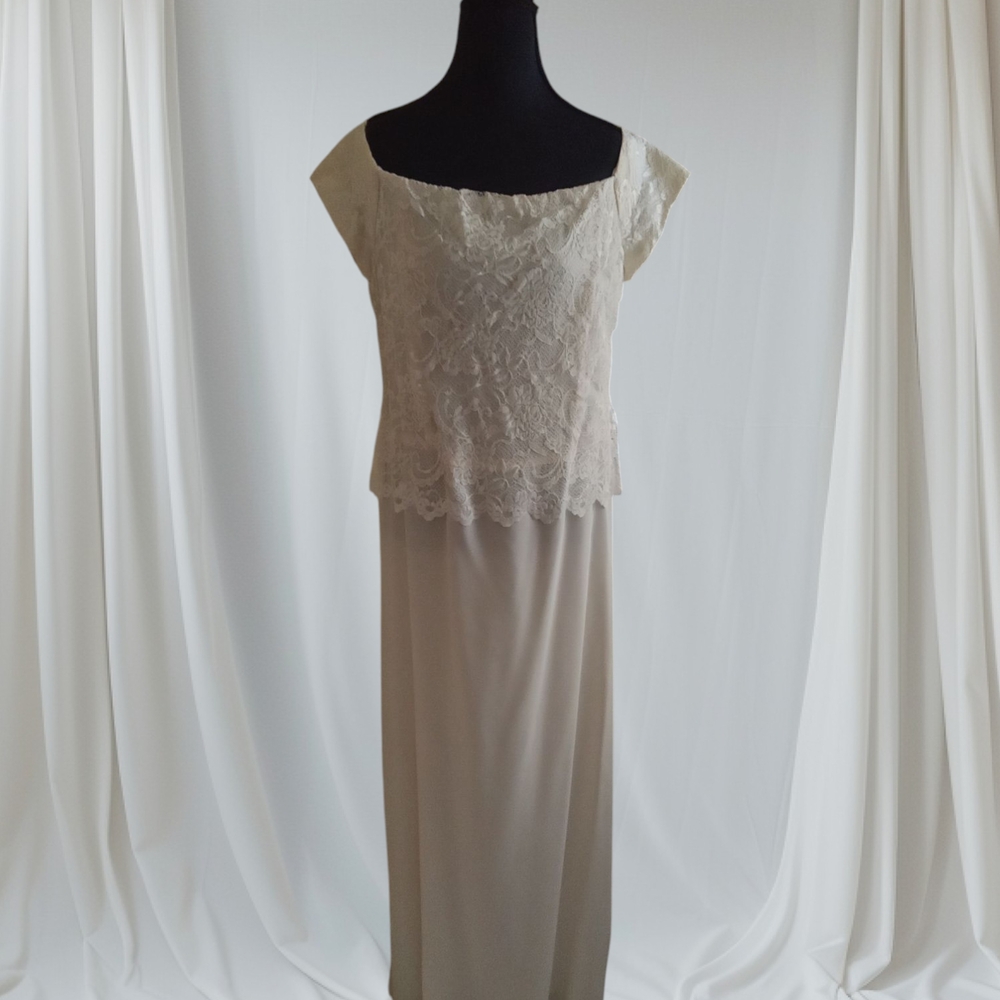 Elegant Ivory Lace Dress Sz 14
